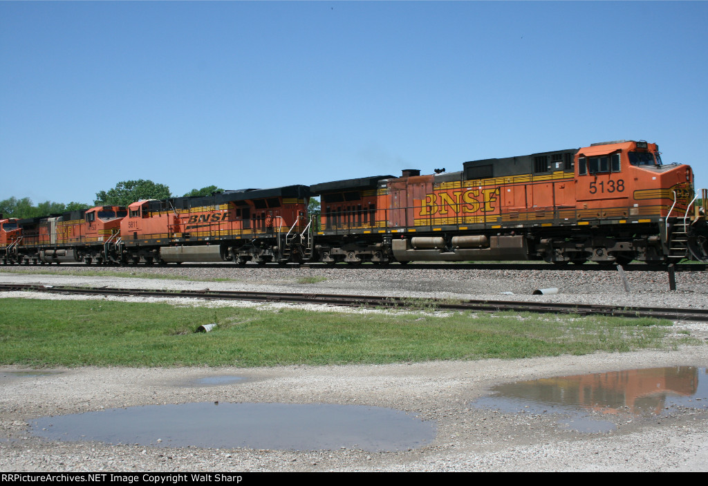 BNSF 5811